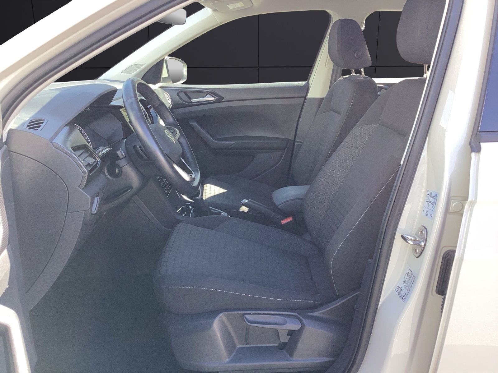 Fahrzeugabbildung Volkswagen T-Cross Life Navi Climatronic PDC SH LM