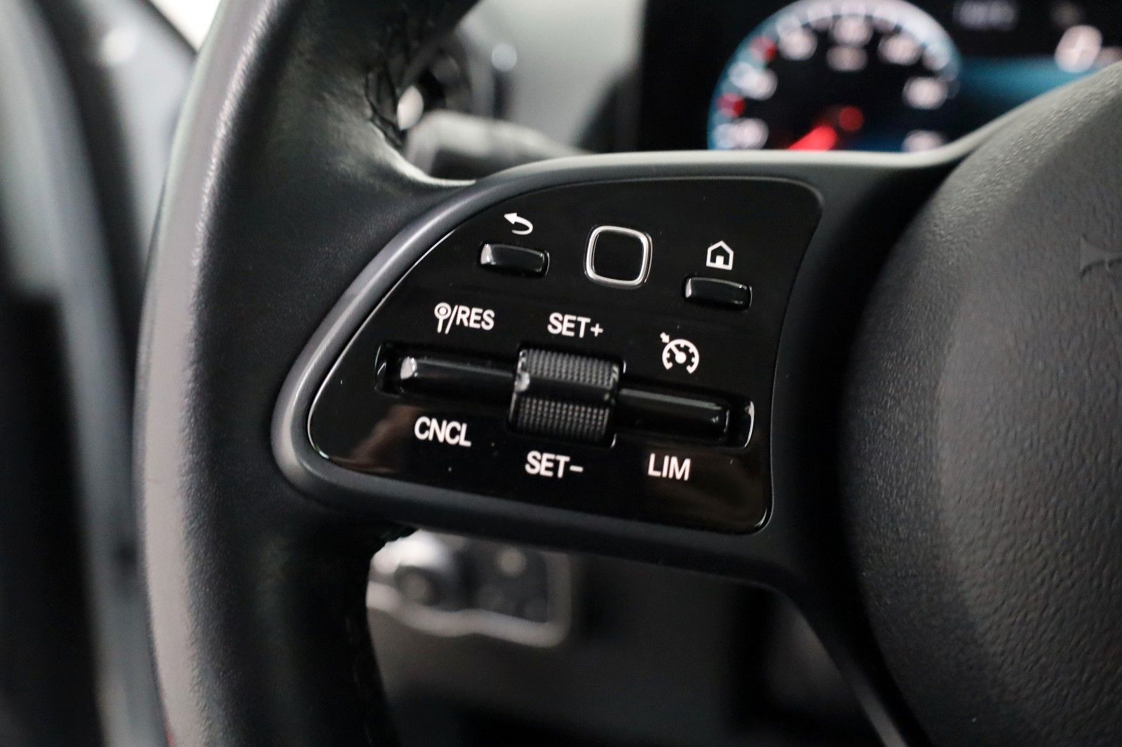 Fahrzeugabbildung Mercedes-Benz GLB 200d T.Leder,Navi,LED,SH,Park Paket,Kamera