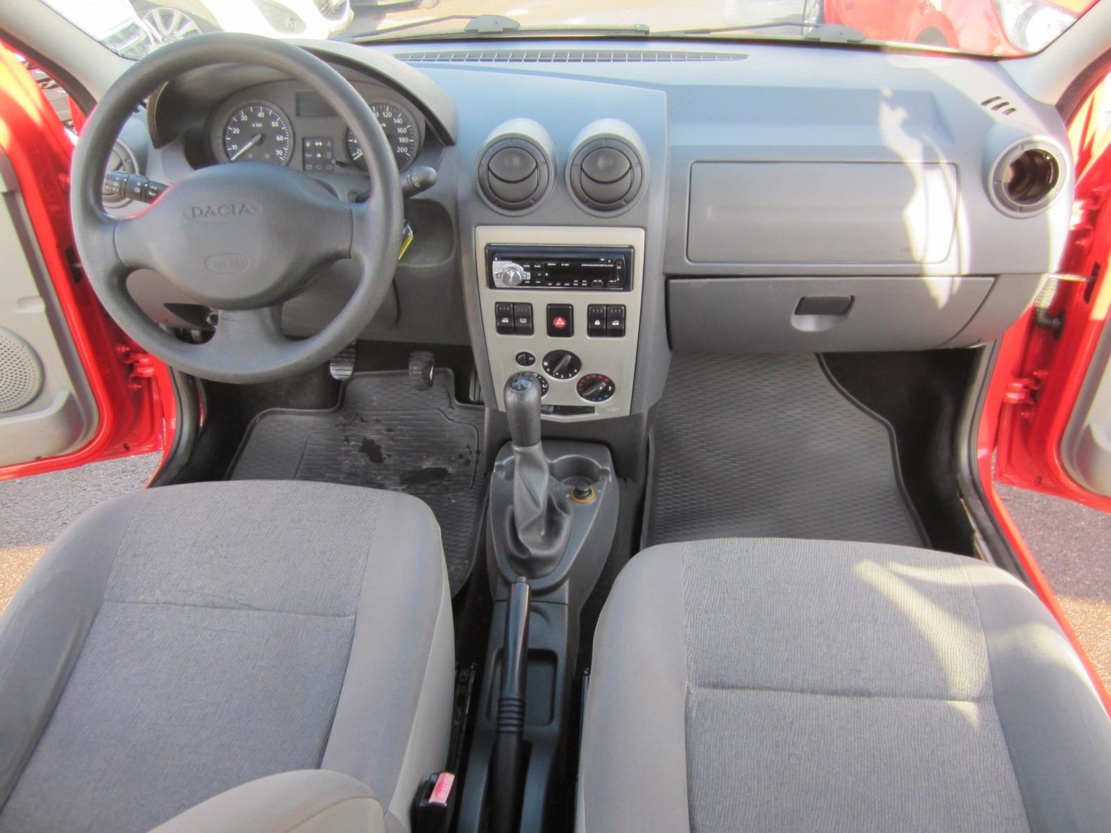Dacia Logan 2010 — interior