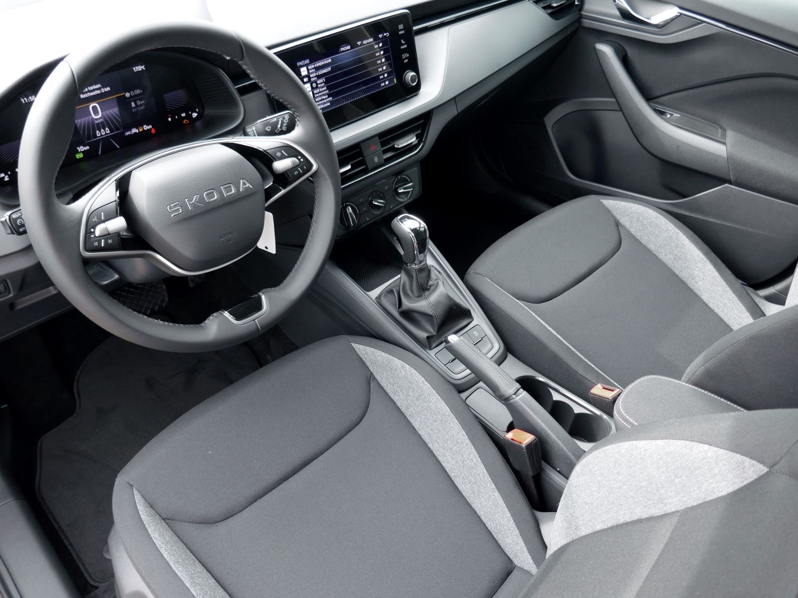 Fahrzeugabbildung SKODA Kamiq Essence 1.0 TSI DSG | LED PDC GRA App