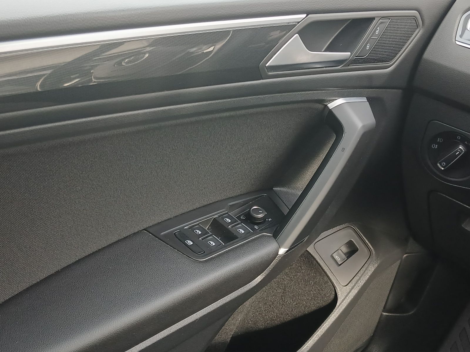 Fahrzeugabbildung Volkswagen Tiguan Allspace TSI 4M R-Line Highline LED AHK N