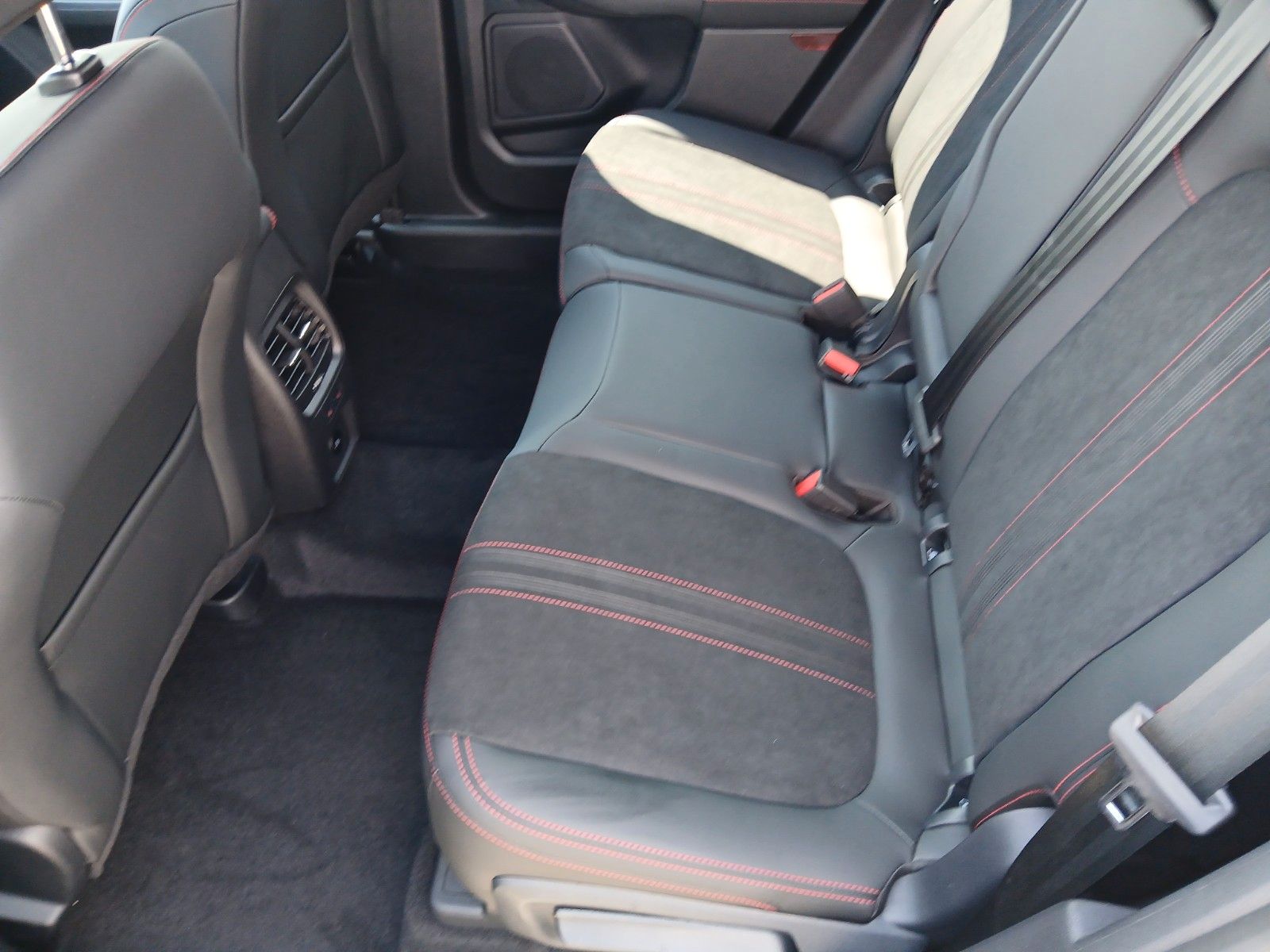 Fahrzeugabbildung Ford Kuga Hybrid ST-Line X
