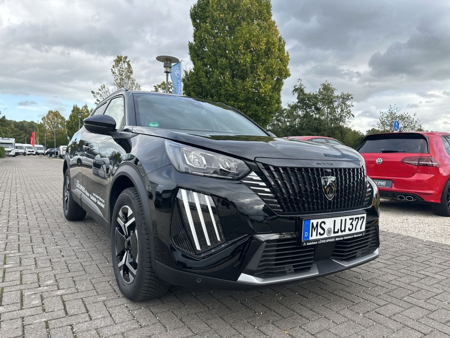 Fahrzeugabbildung Peugeot 2008 Allure 1.2 HY 136 e-DSC6      Navi ACC
