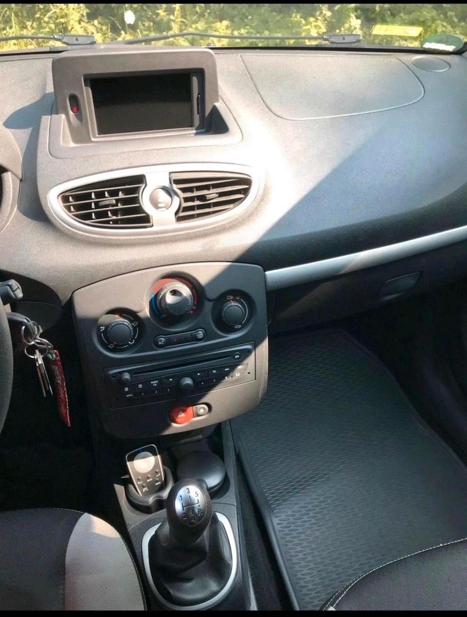 Renault Clio 2012 — rear view