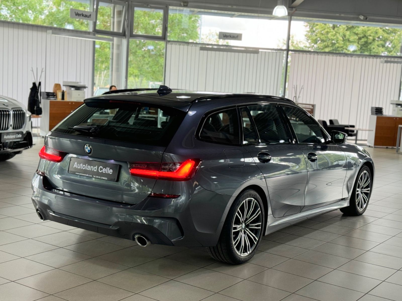 Fahrzeugabbildung BMW 320d M Sport SAG DAB Leder Individual Geschwindi