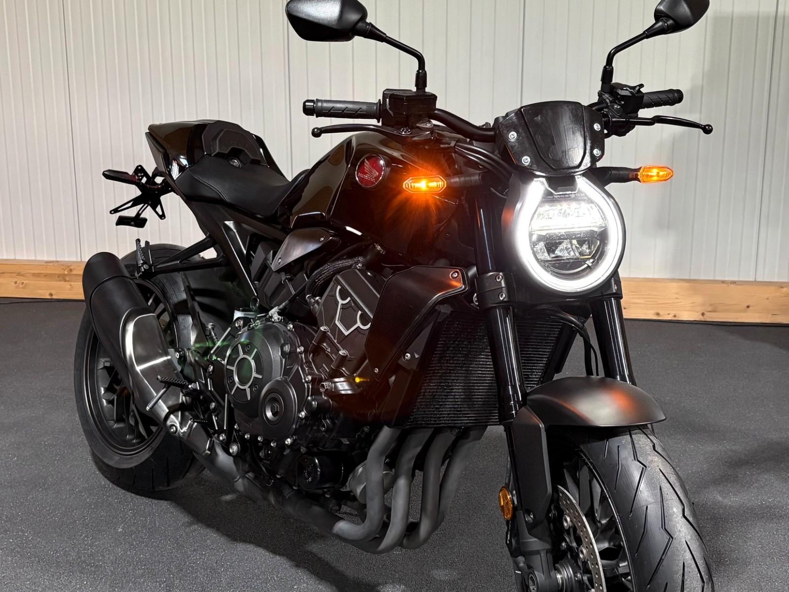Honda CB1000R BLACK EDITION