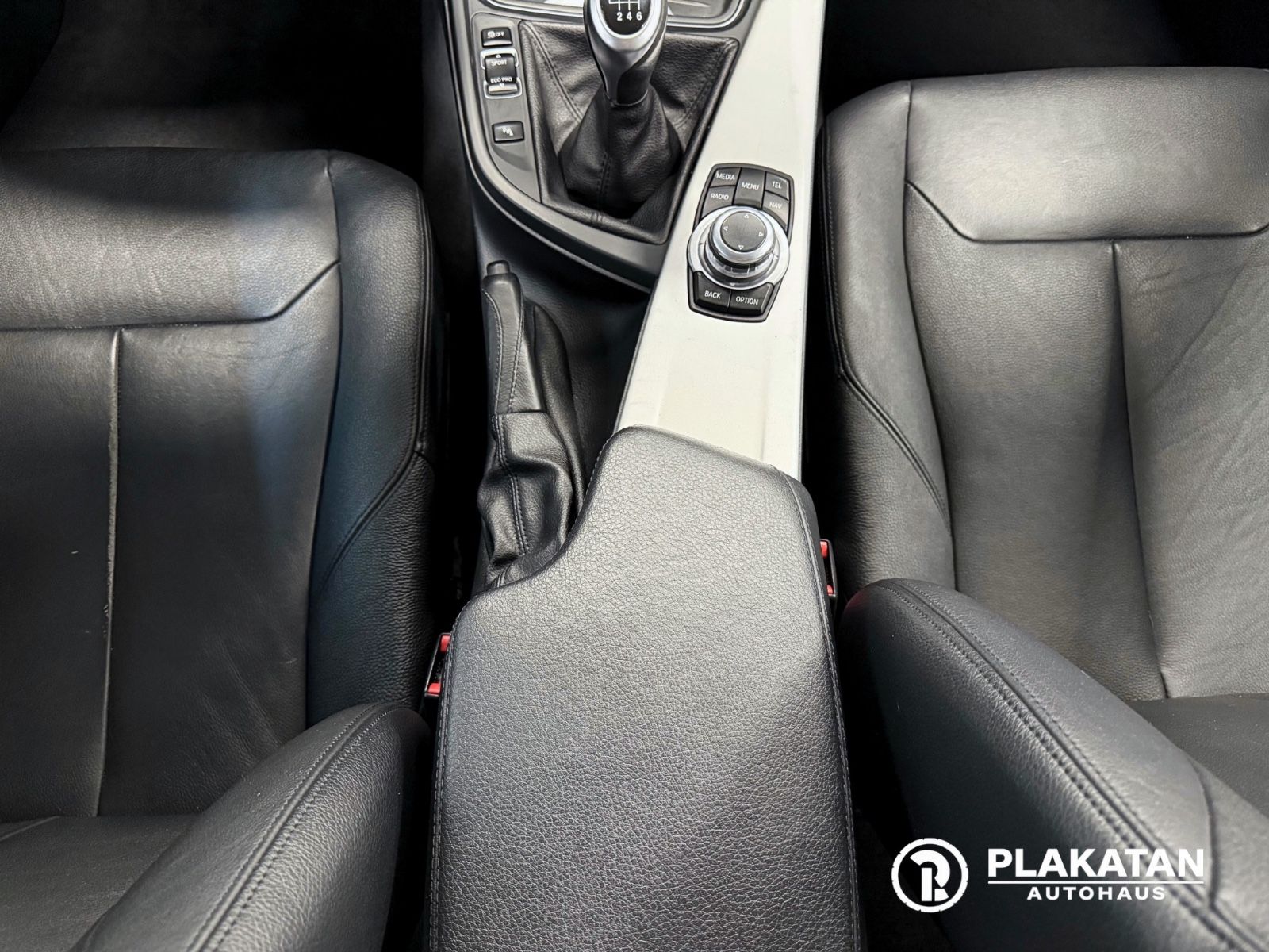 Fahrzeugabbildung BMW 318d Touring Leder Navi Bi-Xenon