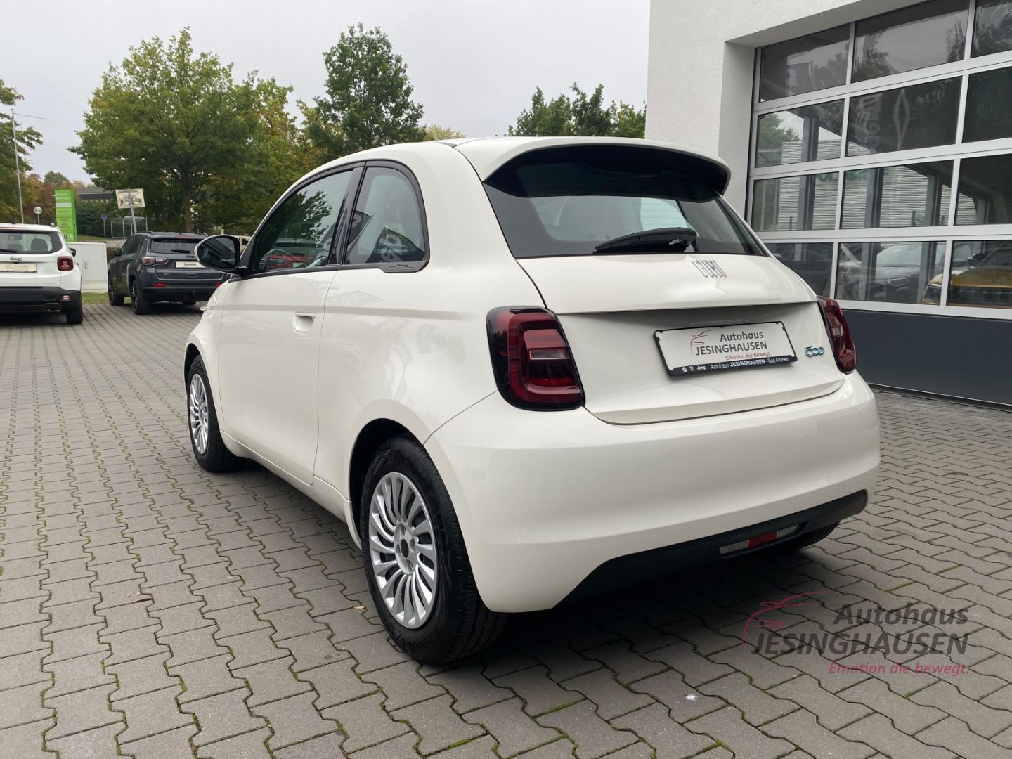 Fiat 500e Digitales Cockpit Apple CarPlay Android Aut imagem 3