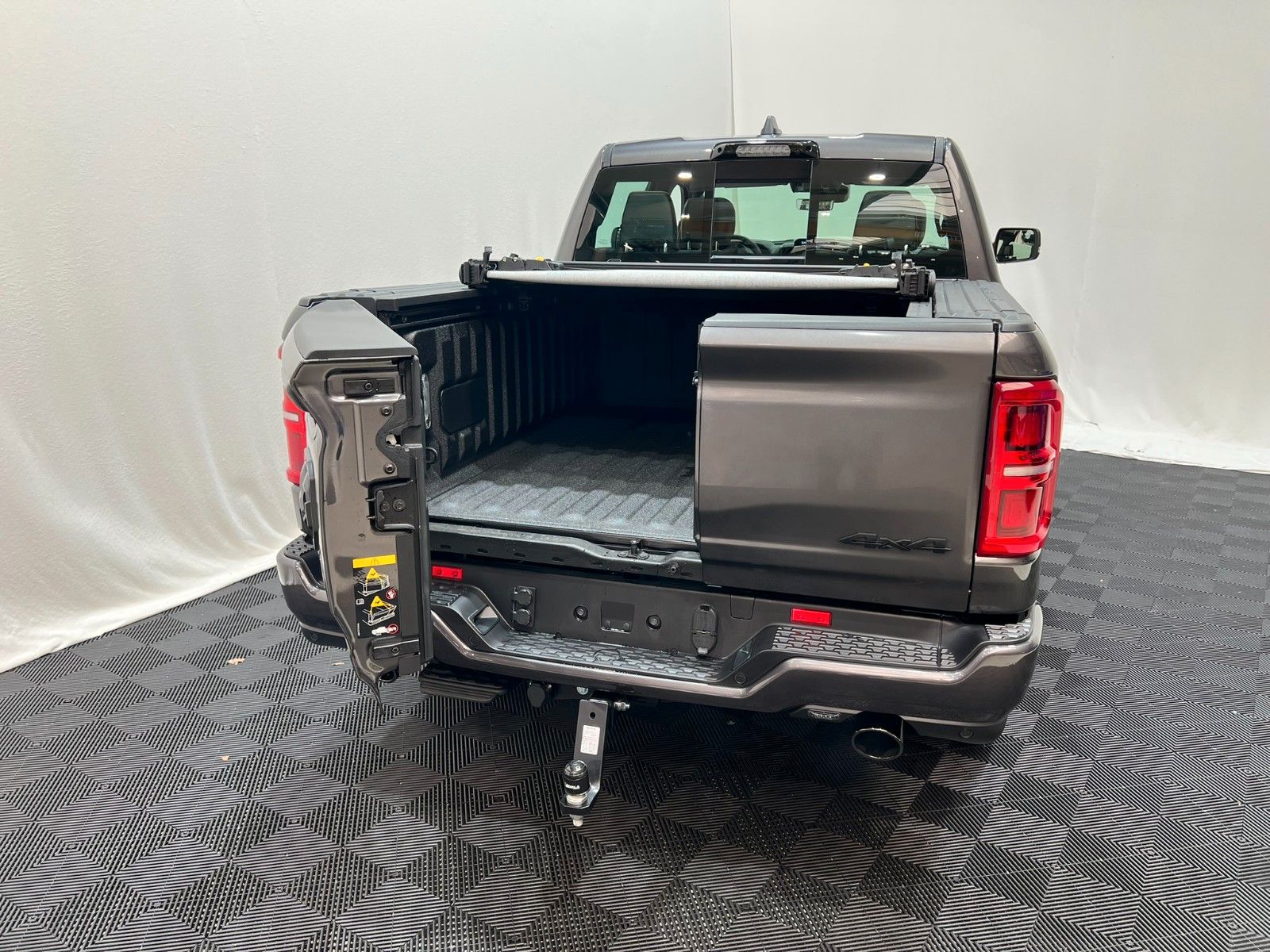 Fahrzeugabbildung Dodge RAM 1500 Limited Night  5,7L V8 HEMI / MFT