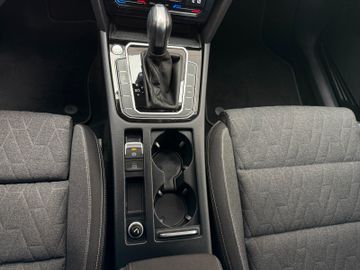 Volkswagen Passat BusinessR.Kamera1.HdCarPlaySHZ V+H