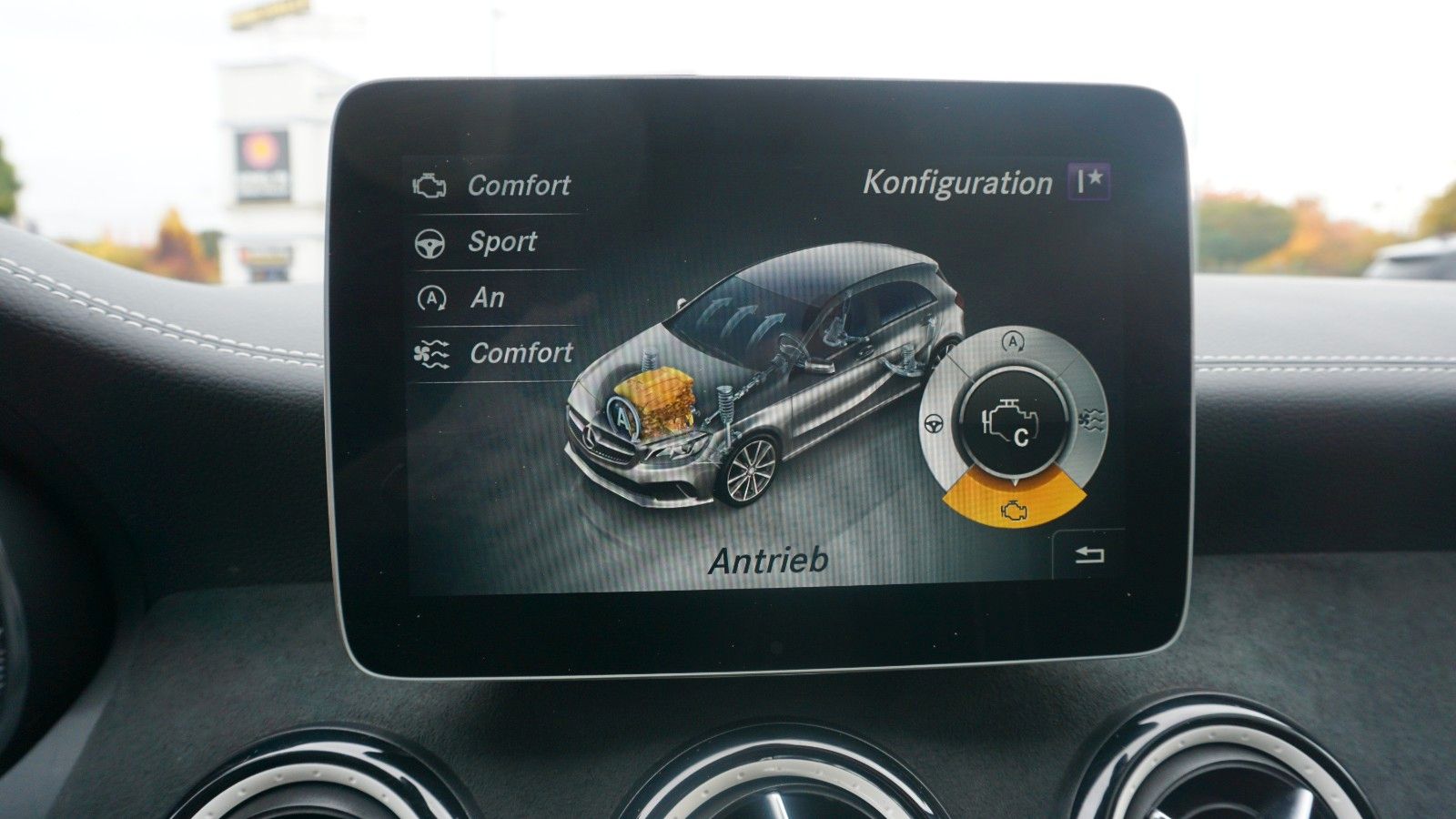 Fahrzeugabbildung Mercedes-Benz A 180d AMG Line T.Leder,LED, Navi,SH,PDC