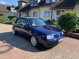 Volkswagen Golf 4 Cabrio in Indigoblau mit Sportline Editio