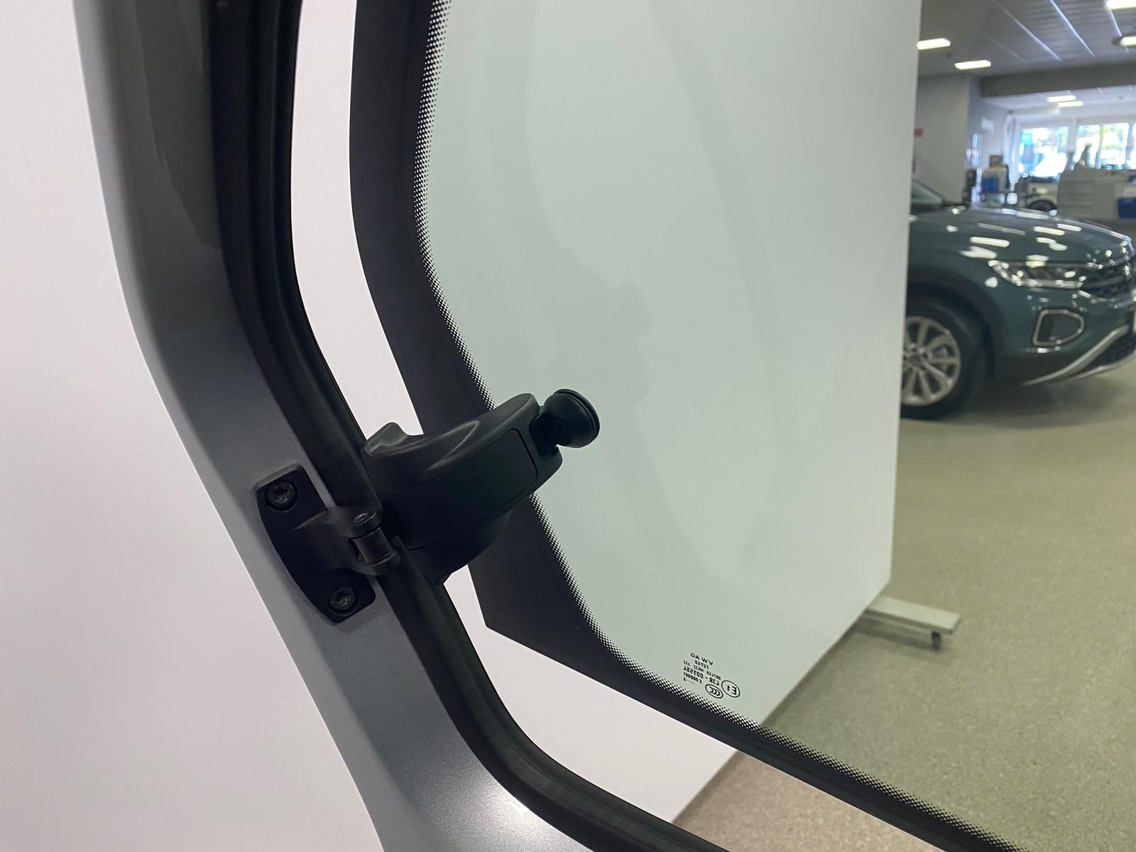 Fahrzeugabbildung Volkswagen up! move up! KLIMA+PDC+SITZHEIZ+Metallic+Allwett