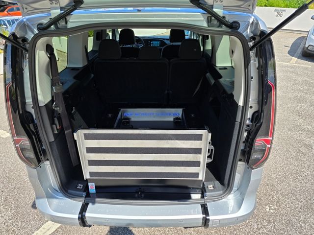 Fahrzeugabbildung Volkswagen Caddy Maxi Rollstuhltransport Heckeinstieg