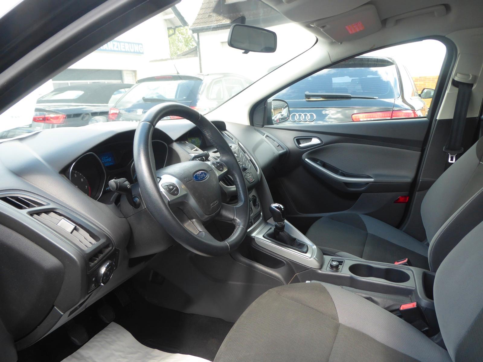 Ford Focus 2011 — photo 12