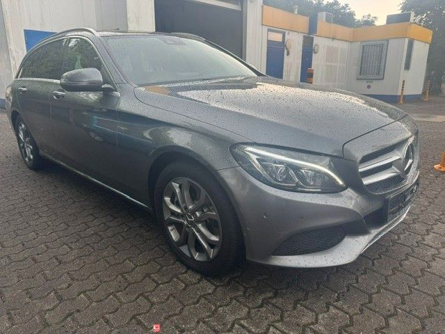 Fahrzeugabbildung Mercedes-Benz C 250  DESIGNO BlueTec / d 4Matic PANO LED LEDER