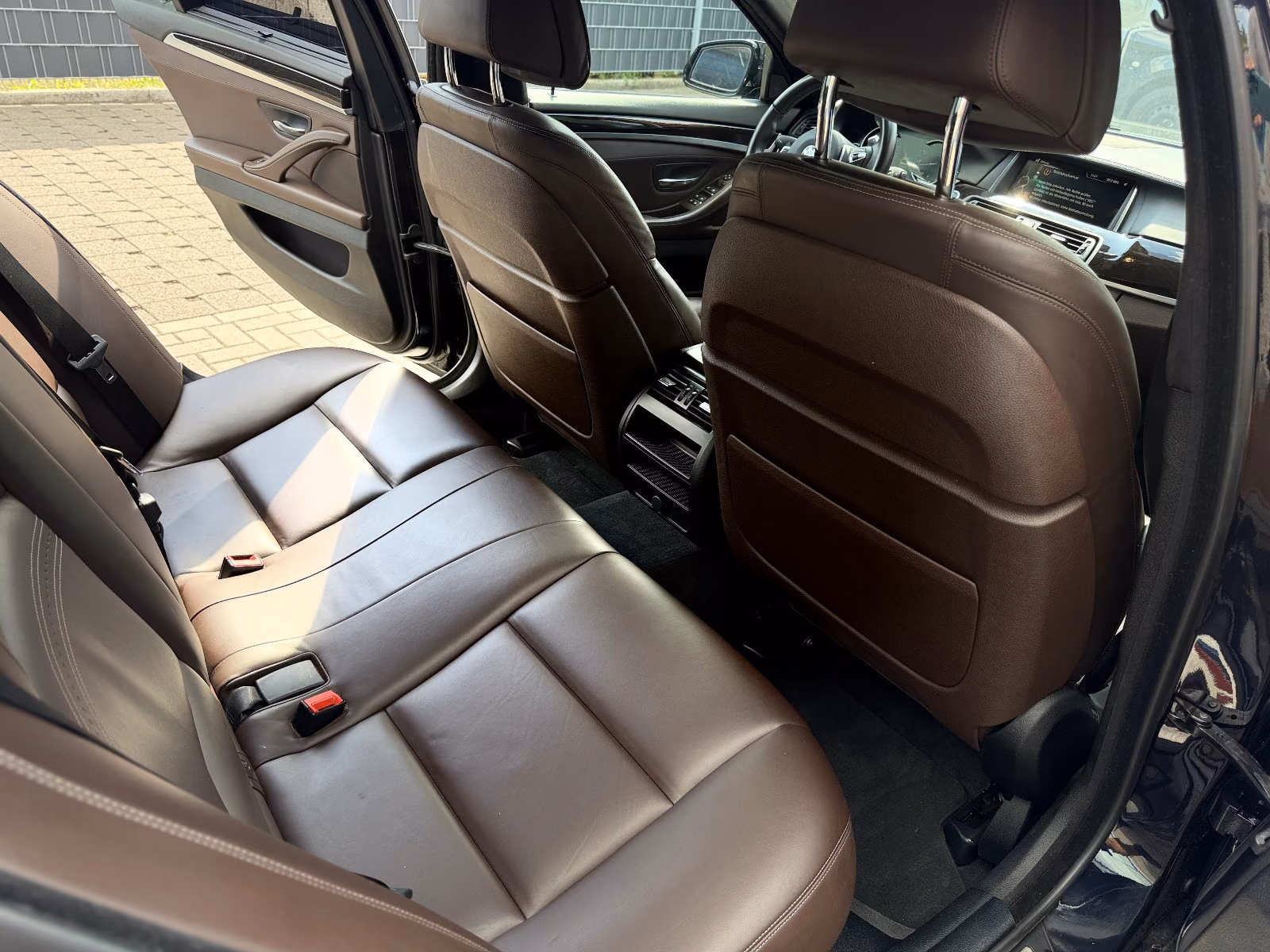 BMW 550i LCI M Sport | 449 ch | BVA | Affichage tête haute | Soft Close | Caméras 360 | Harman Kardon