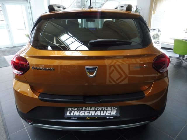 Dacia Sandero III Stepway Comfort LPG, 8-fach bereift