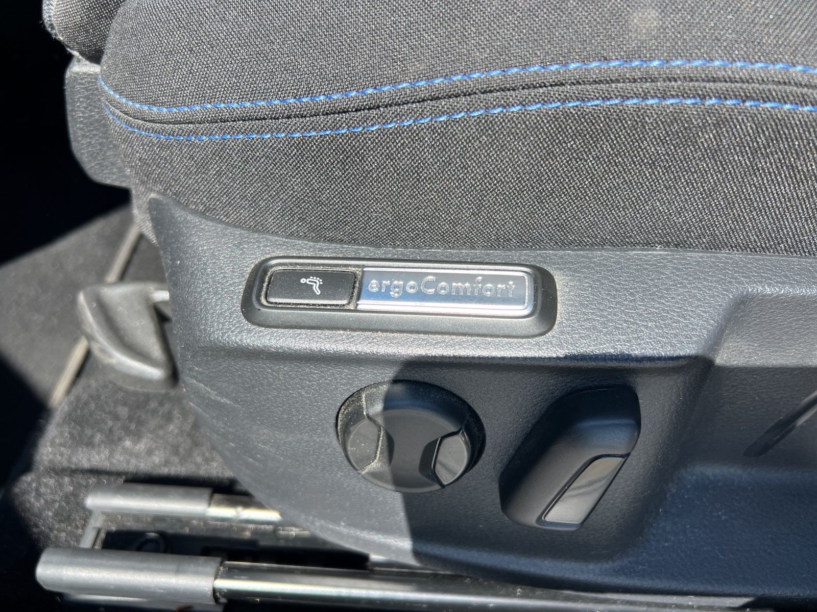 Fahrzeugabbildung Volkswagen Passat Variant GTE LED Navi ACC RFK SH LM
