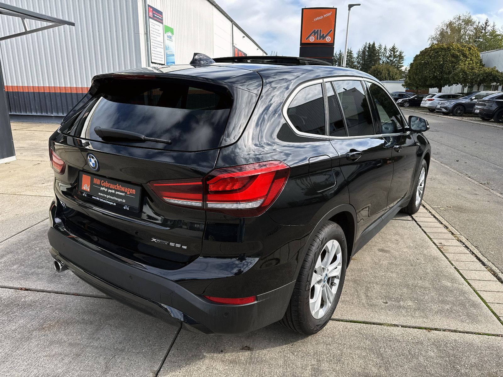 Fahrzeugabbildung BMW X1 xDrive25e Advantage ACC KAM AHK PANO HUD H&K