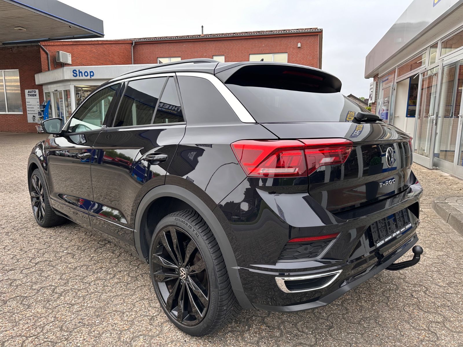 Fahrzeugabbildung Volkswagen T-Roc R Line 2.0 TDI DSG AHK/Beats/Navi/App/19"