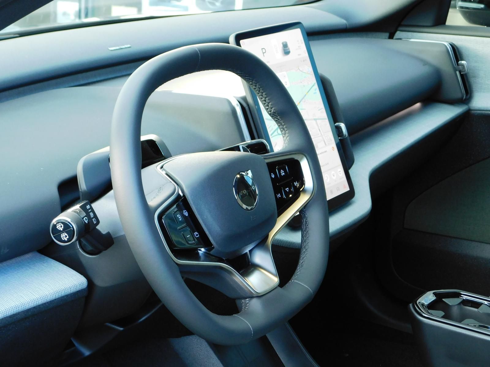 Fahrzeugabbildung Volvo EX30 Plus 2WD Pure Electric