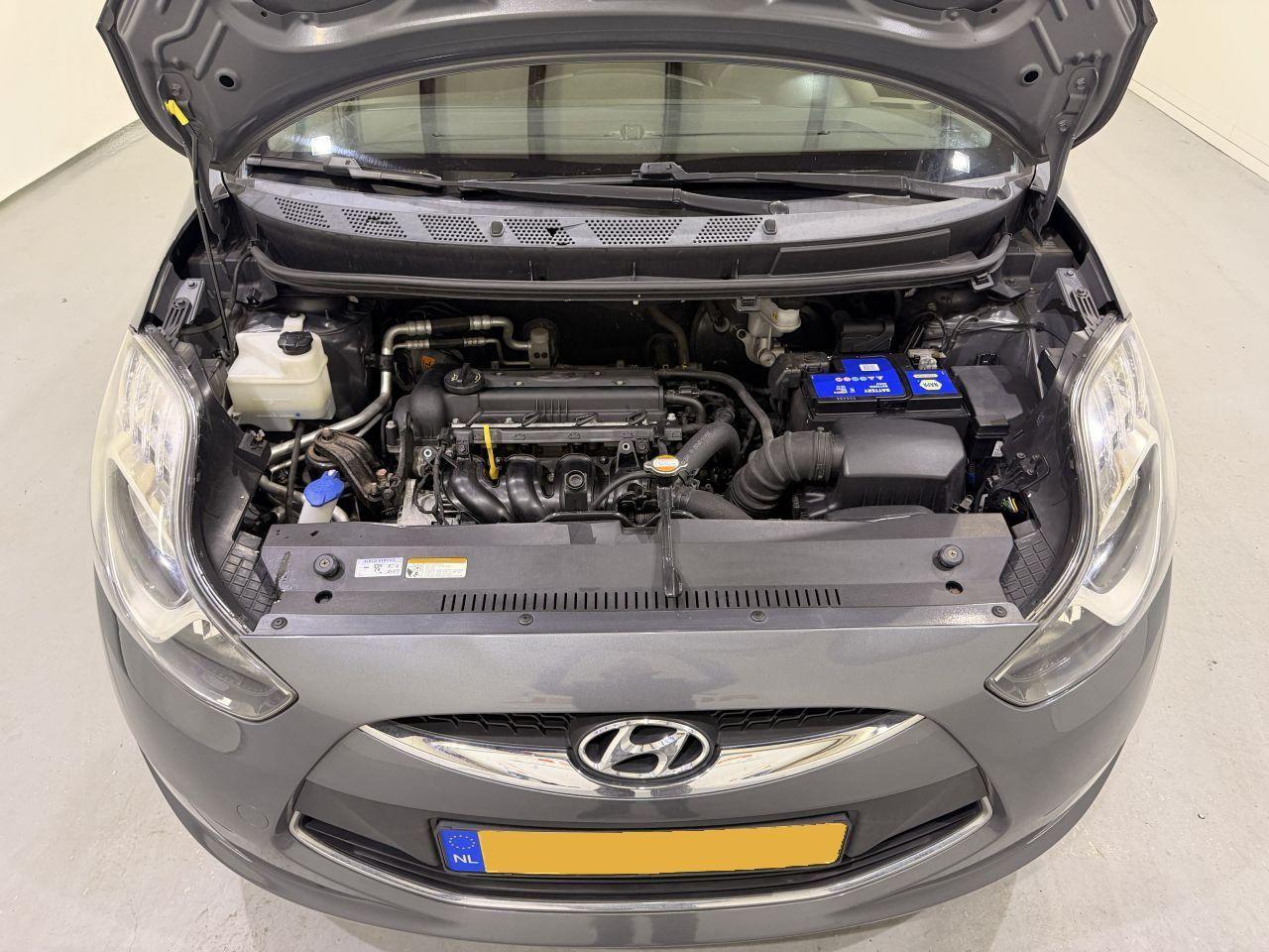 Hyundai ix20 2011 — photo 18