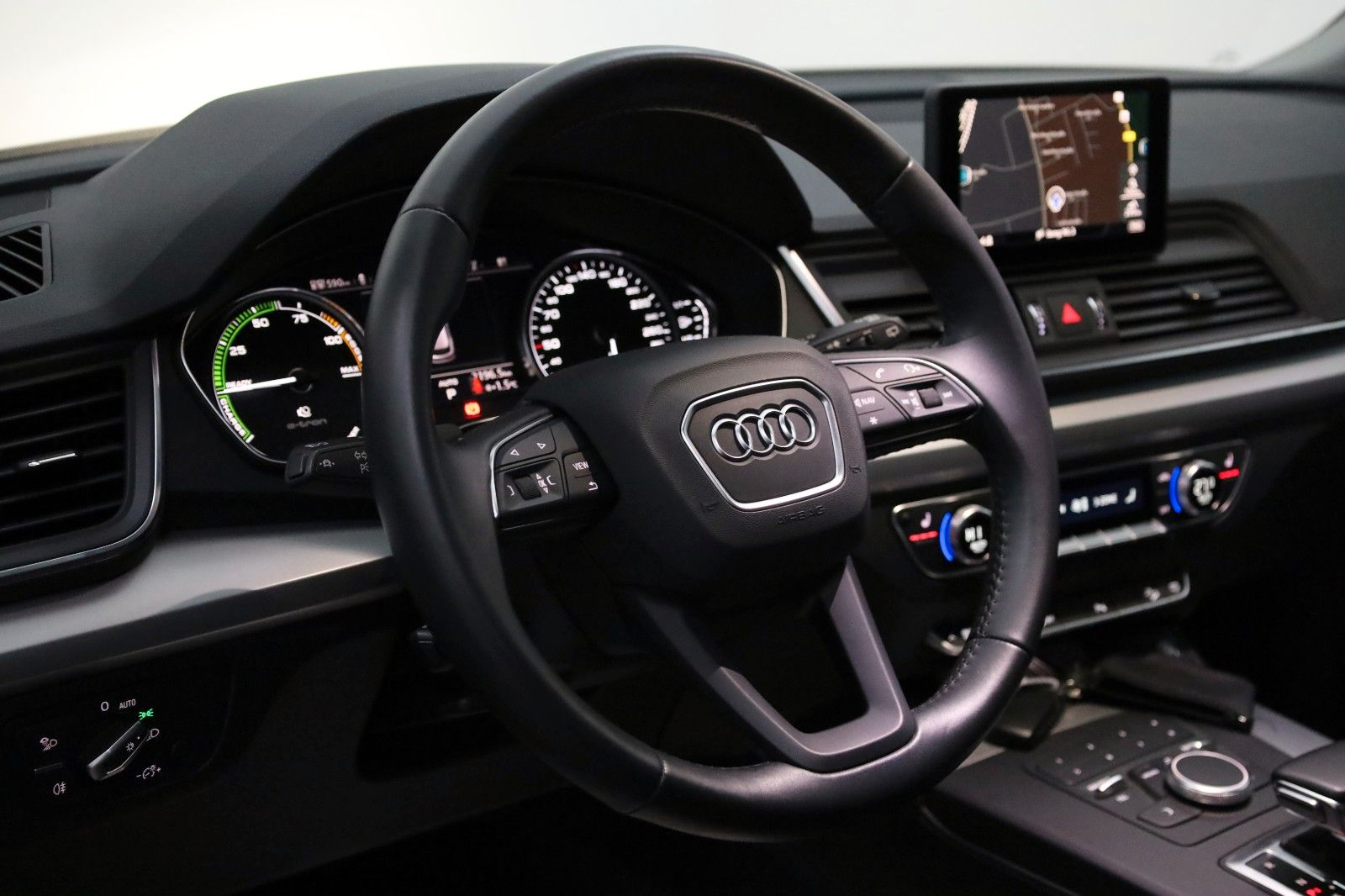 Fahrzeugabbildung Audi Q5 50 TFSI e quattro, S line,Navi,ACC,Panoram+WR
