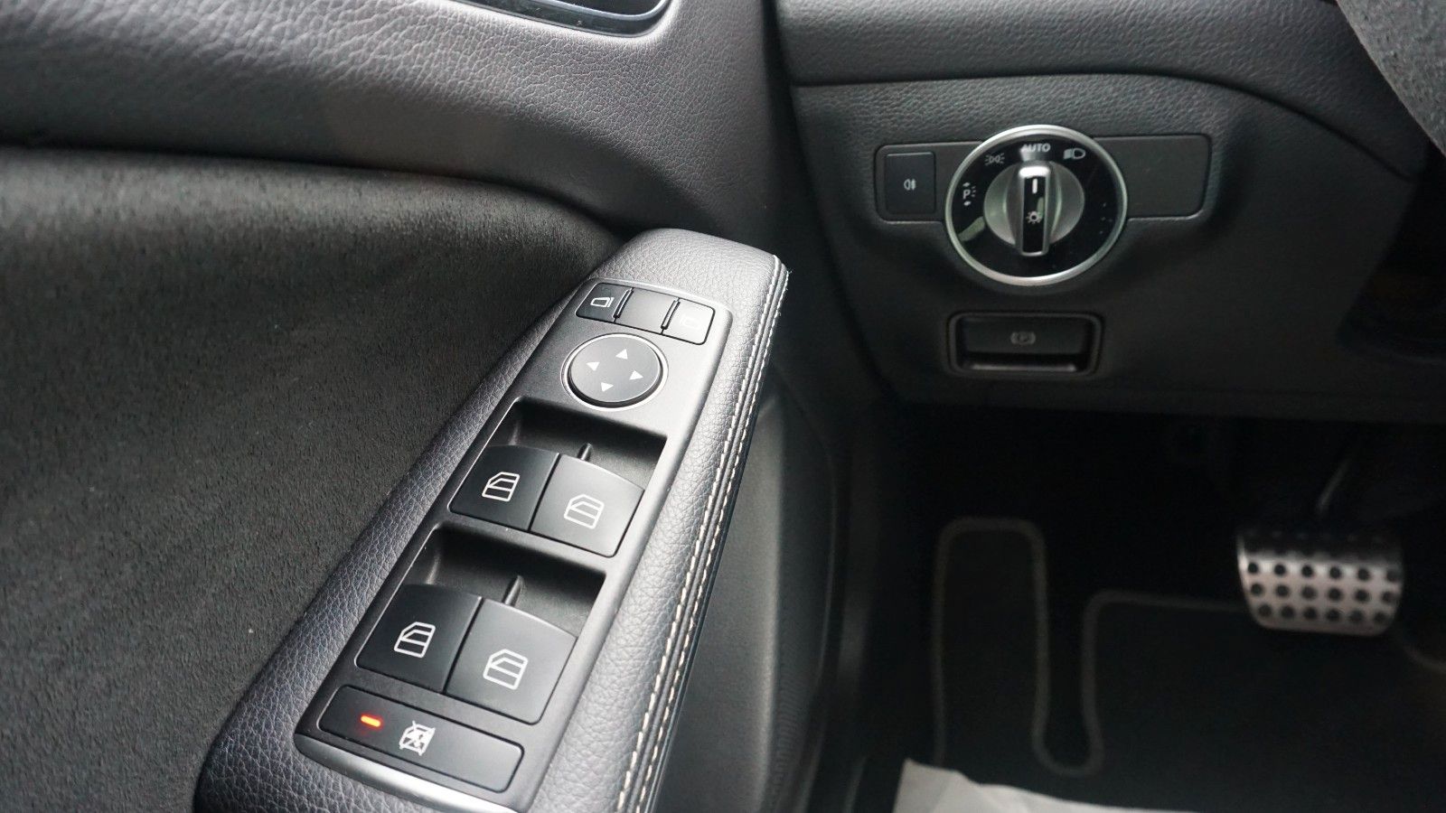 Fahrzeugabbildung Mercedes-Benz A 180d AMG Line T.Leder,LED, Navi,SH,PDC