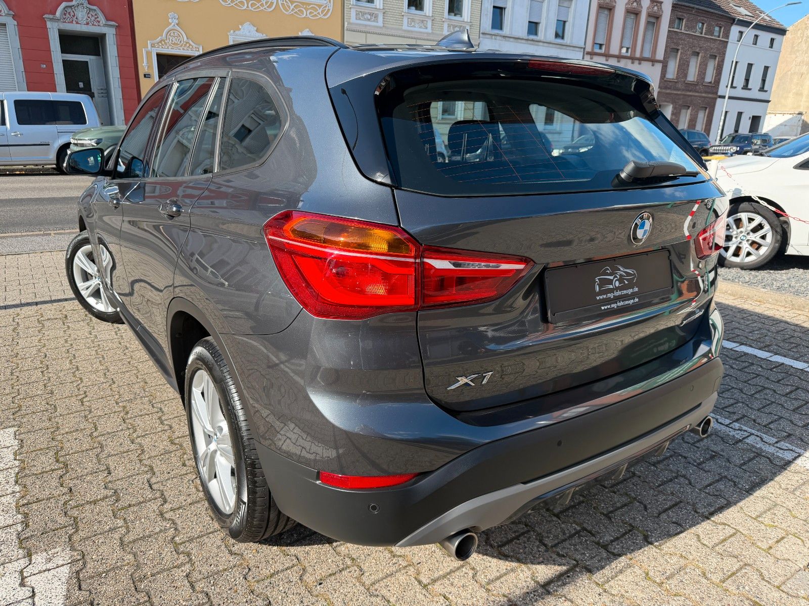 Fahrzeugabbildung BMW X1 xDrive 18 d Sport Line 1-Hand HUD AHK 8-FACH