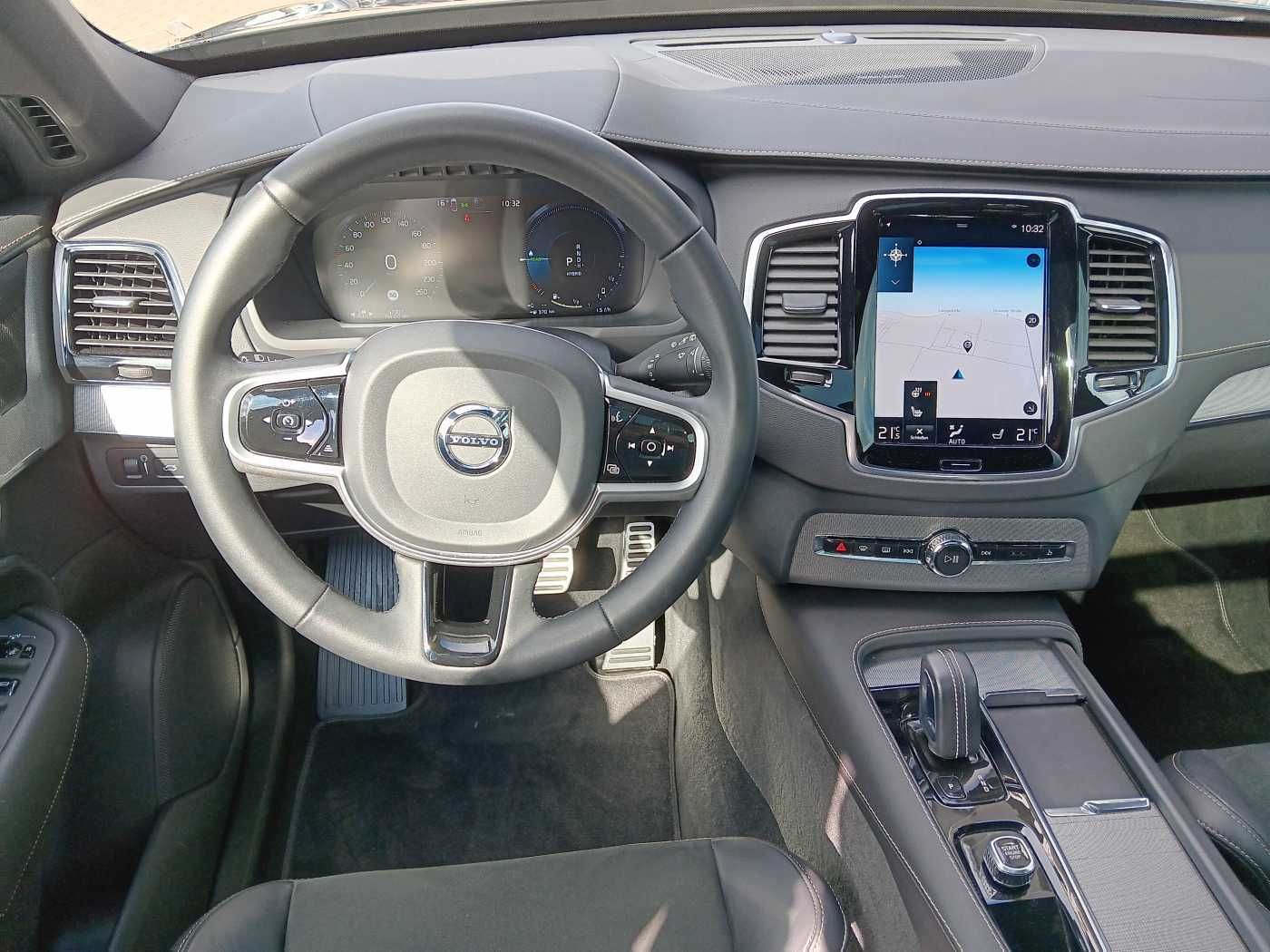 Fahrzeugabbildung Volvo XC90 T8 AWD R-Design Edition 'Glasdach, Akustikg