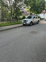 Nissan Navara Automatik  - silberne Nissan Navara