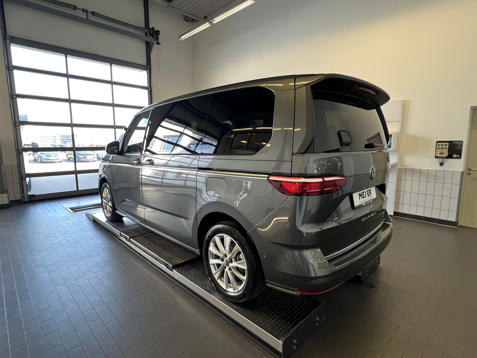 Fahrzeugabbildung Volkswagen T7 Multivan Style 2.0 TDI DSG *AHK, IQ.Light, Pa