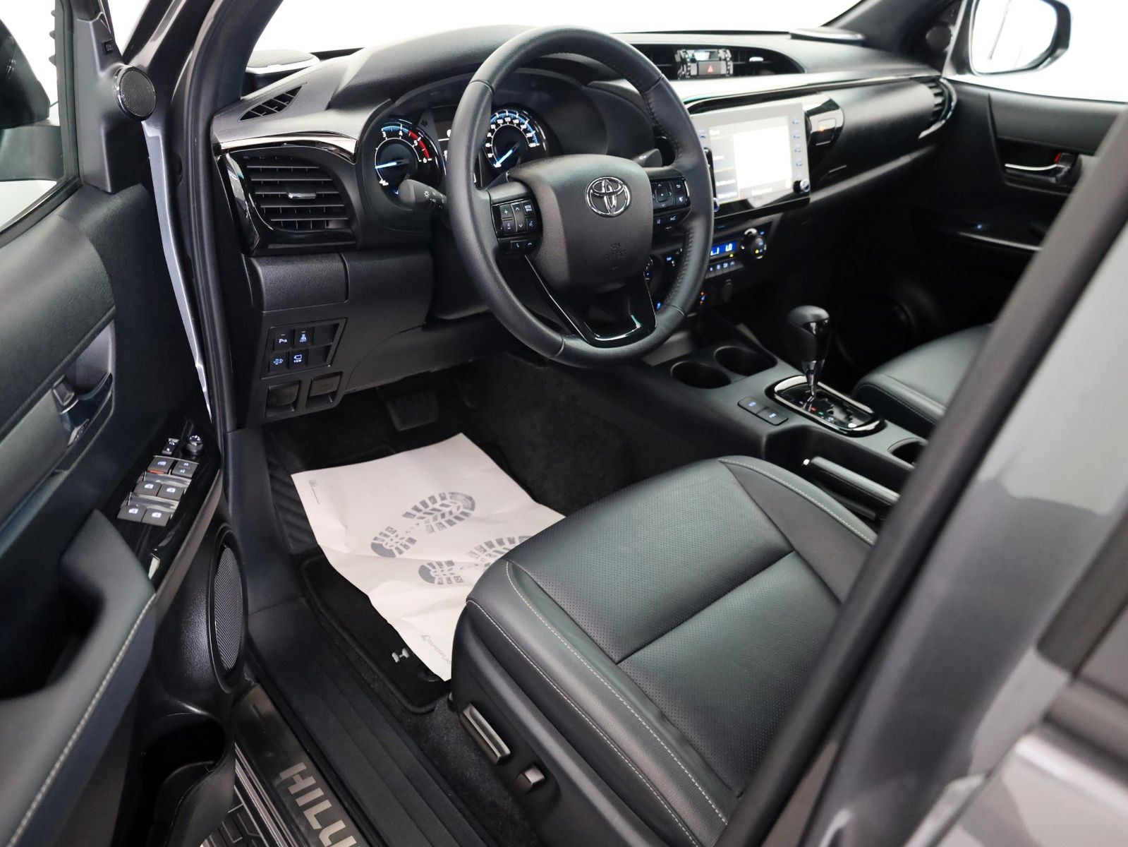Fahrzeugabbildung Toyota Hilux 2.8 D-4D Invincible,Leder,ACC,Rollo,AHK