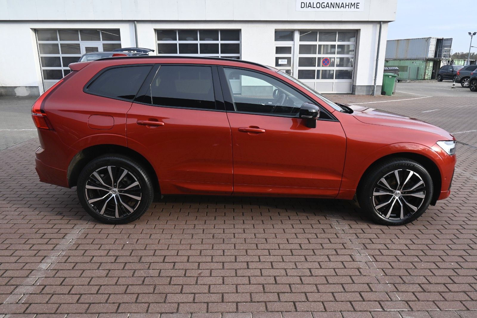 Fahrzeugabbildung Volvo XC60 T8 Ultimate Dark AWD*AHK*HUD*Pano*Massage*