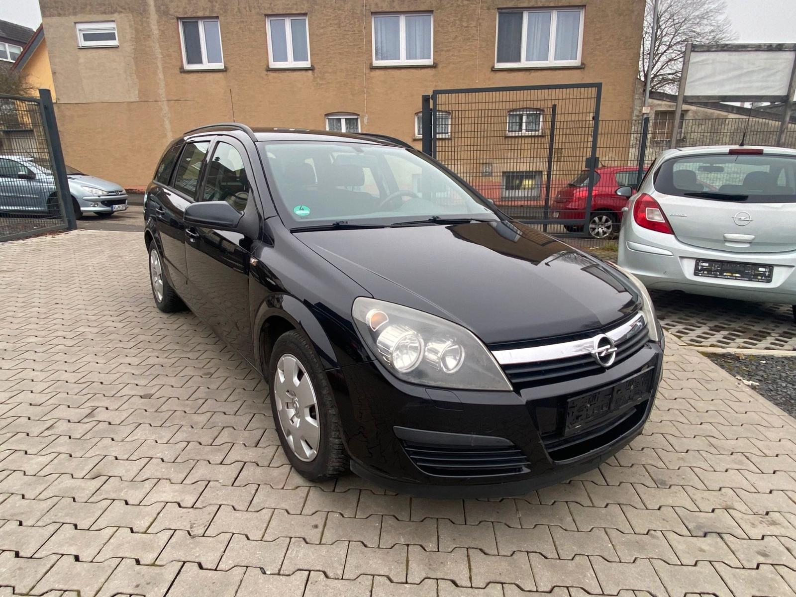 Opel Astra 2006 — rear view