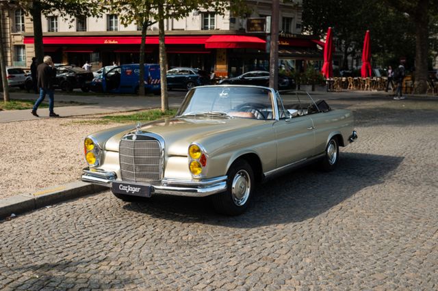 Mercedes-Benz 220 SE Cabriolet