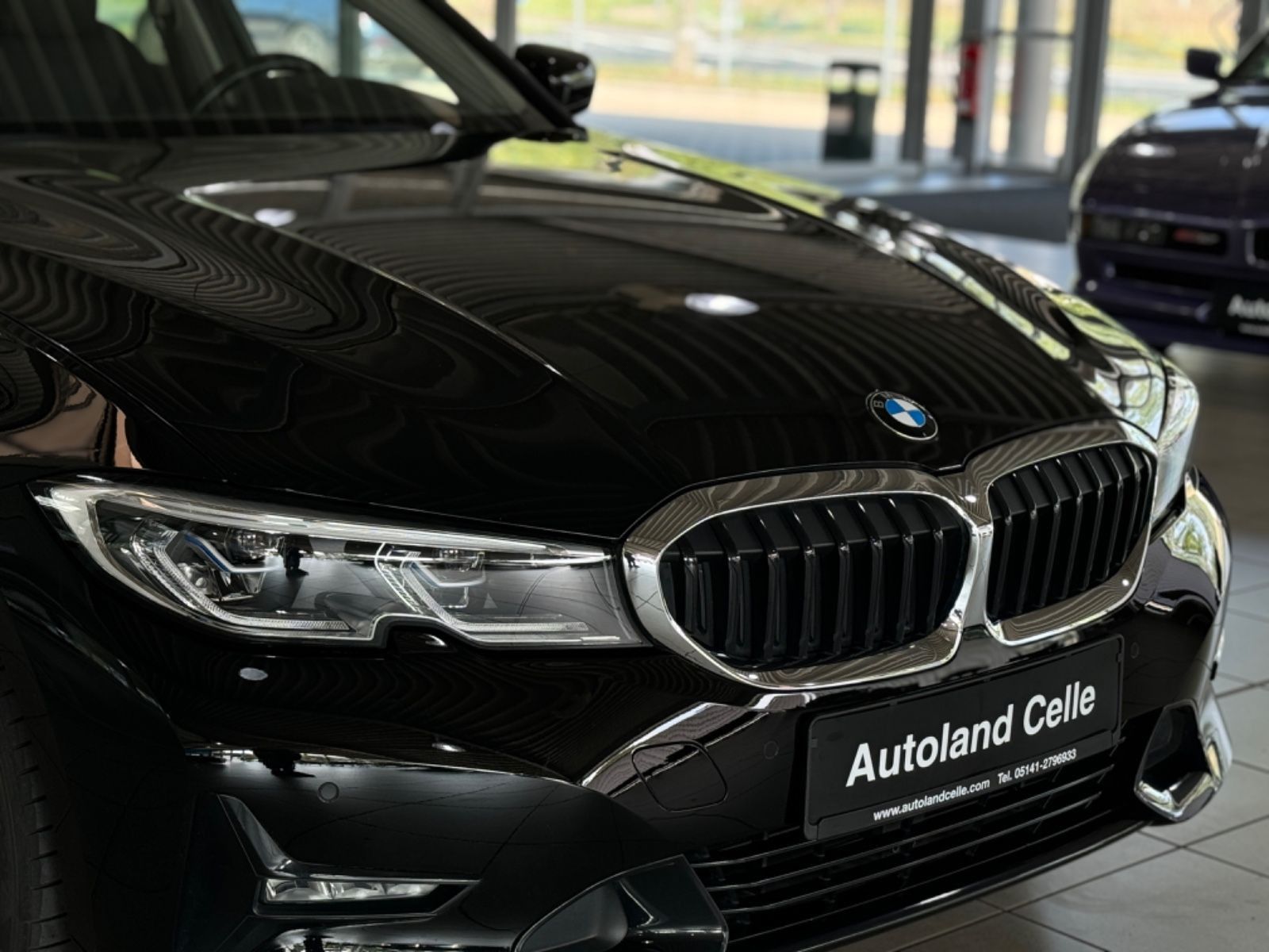 Fahrzeugabbildung BMW 320e Sport Line Laser AHK HUD DAB Komfort Panora