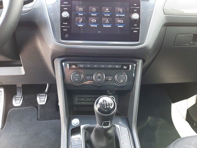 Fahrzeugabbildung Volkswagen Tiguan IQ.DRIVE 1.5TSI AHK eleHeck Kamera Navi
