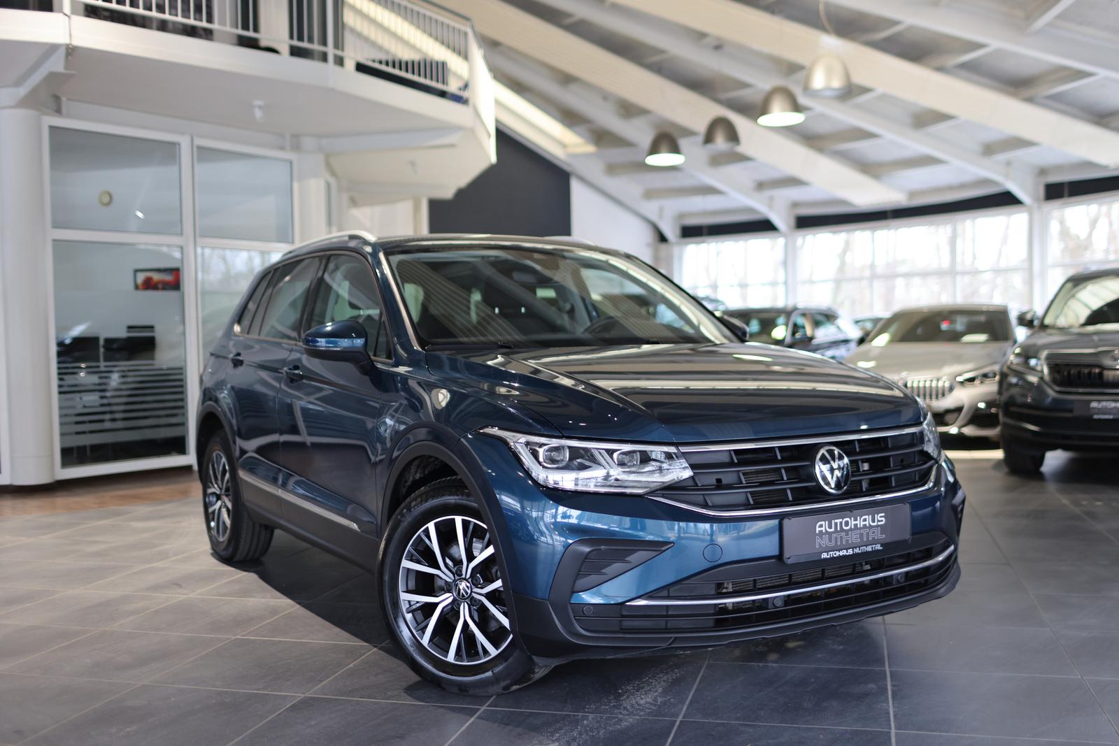 Volkswagen Tiguan 2,0 TDI 4MOTION LIFE MATRIX / REAR VIEW