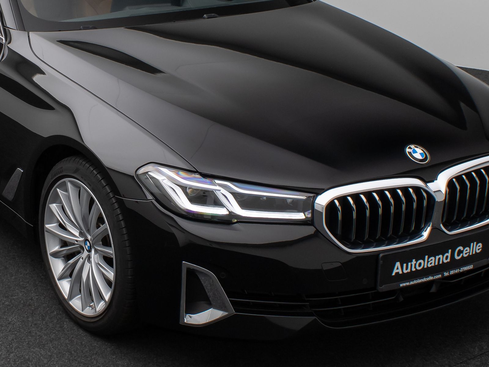 Fahrzeugabbildung BMW 530d xD Luxury Line Laser HUD DAB H/K AHK 19Zoll