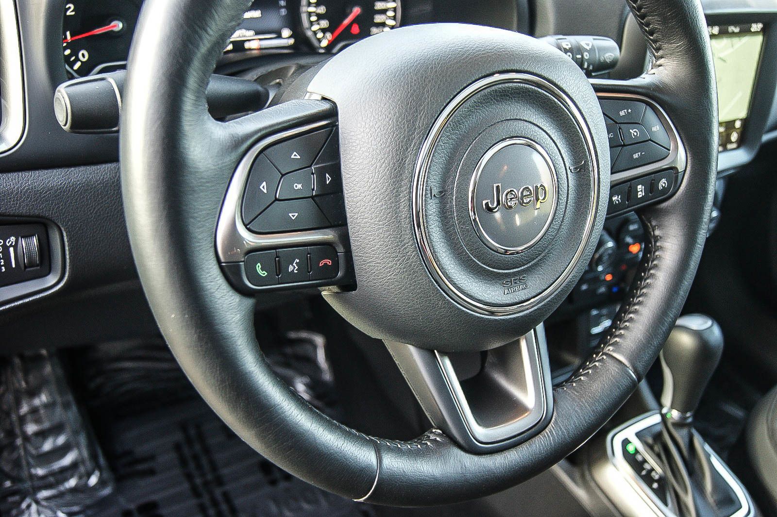 Fahrzeugabbildung Jeep Renegade 1.3 T-GDI Limited FWD KENWOOD PANORAMA