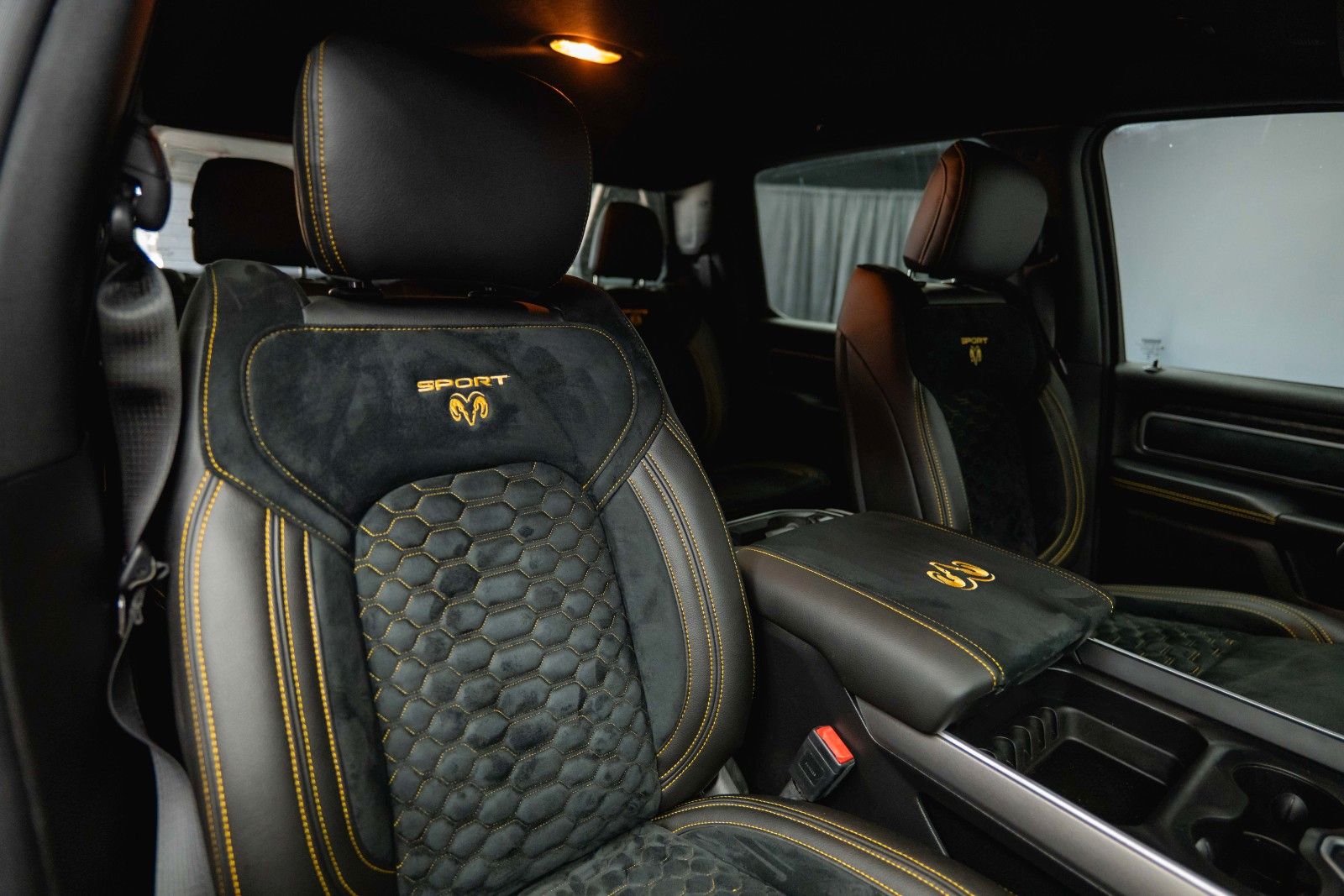 Fahrzeugabbildung Dodge RAM 5.7 V8 GOLD EDITION OFFROAD 4x4 UNFALLFREI