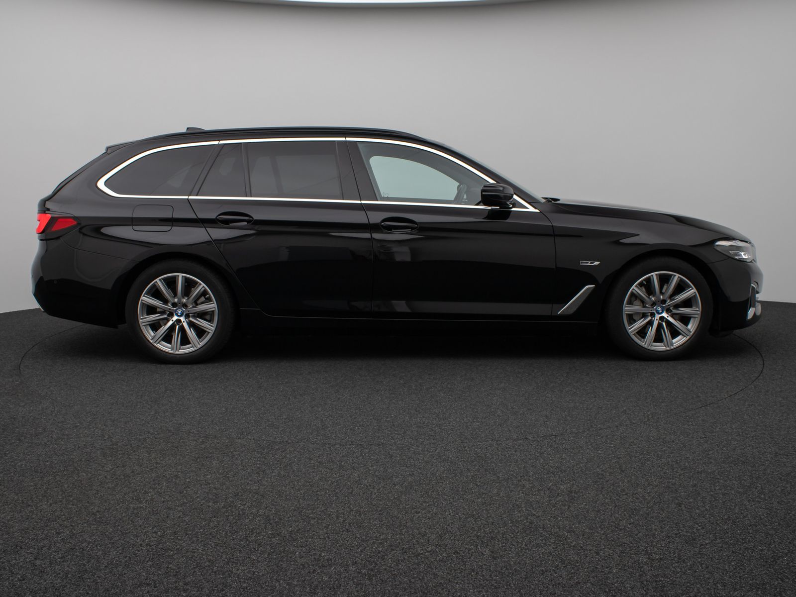 Fahrzeugabbildung BMW 530e Luxury Line Kamera DAB WLAN ACC Alarm LED