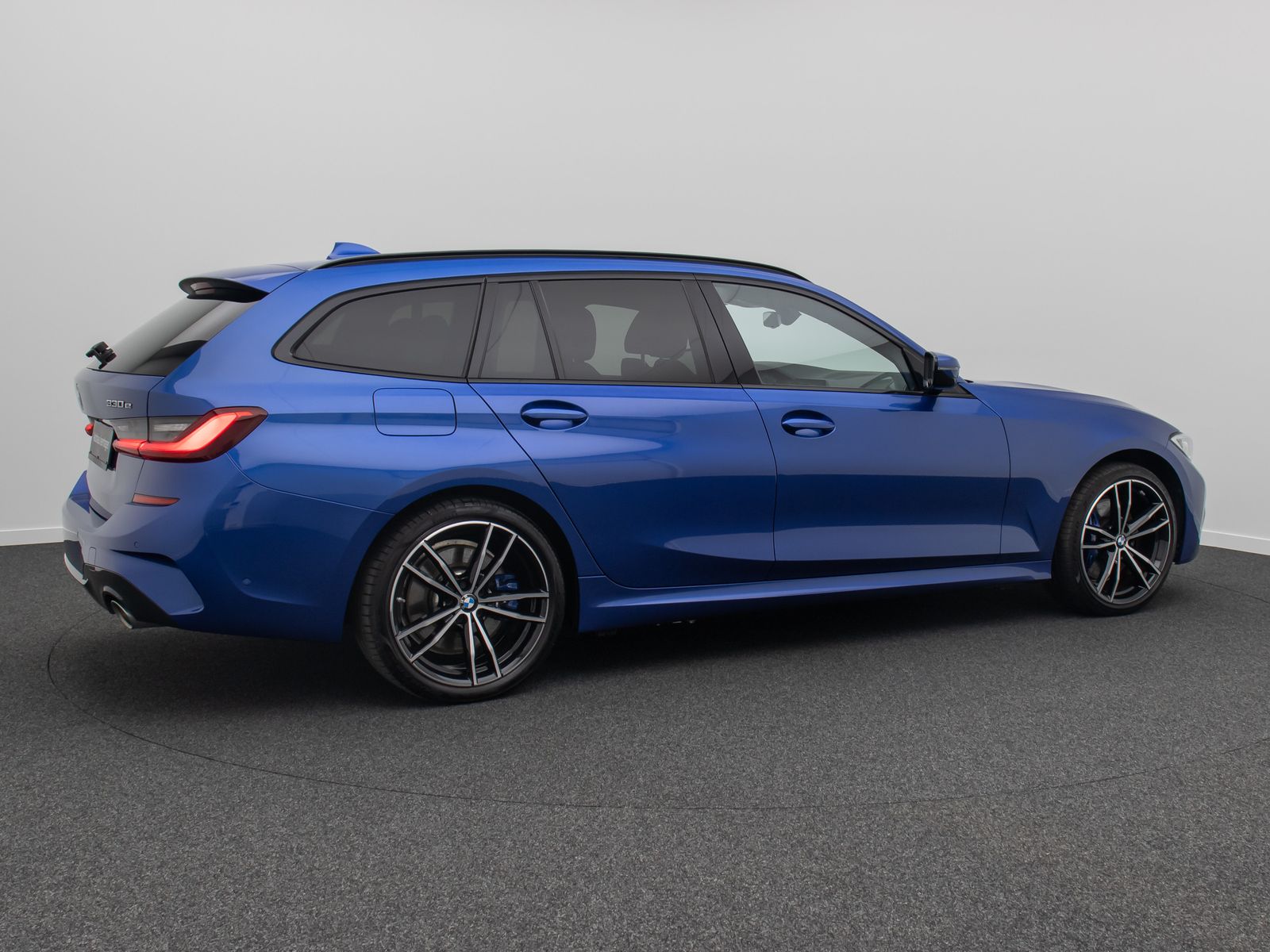 Fahrzeugabbildung BMW 330e xD M Sport Kamera DAB Laser HUD Panoram 19"
