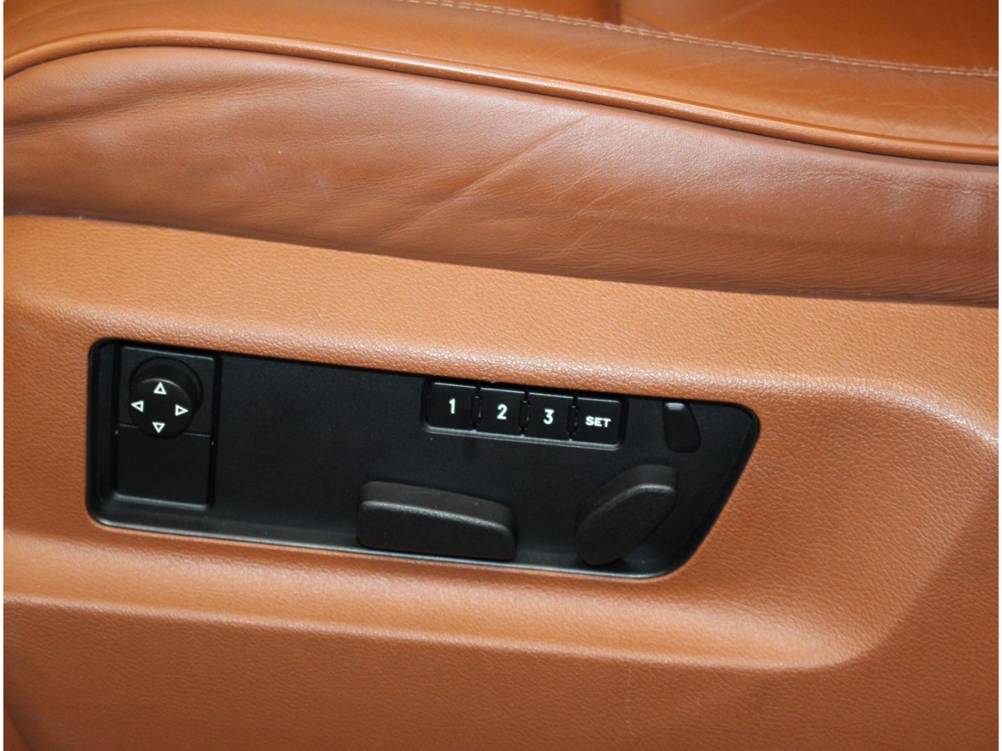 Fahrzeugabbildung Volkswagen Touareg 3.0 TDI V6 TDI DPF 2. Hand*Standhzg*VOLL