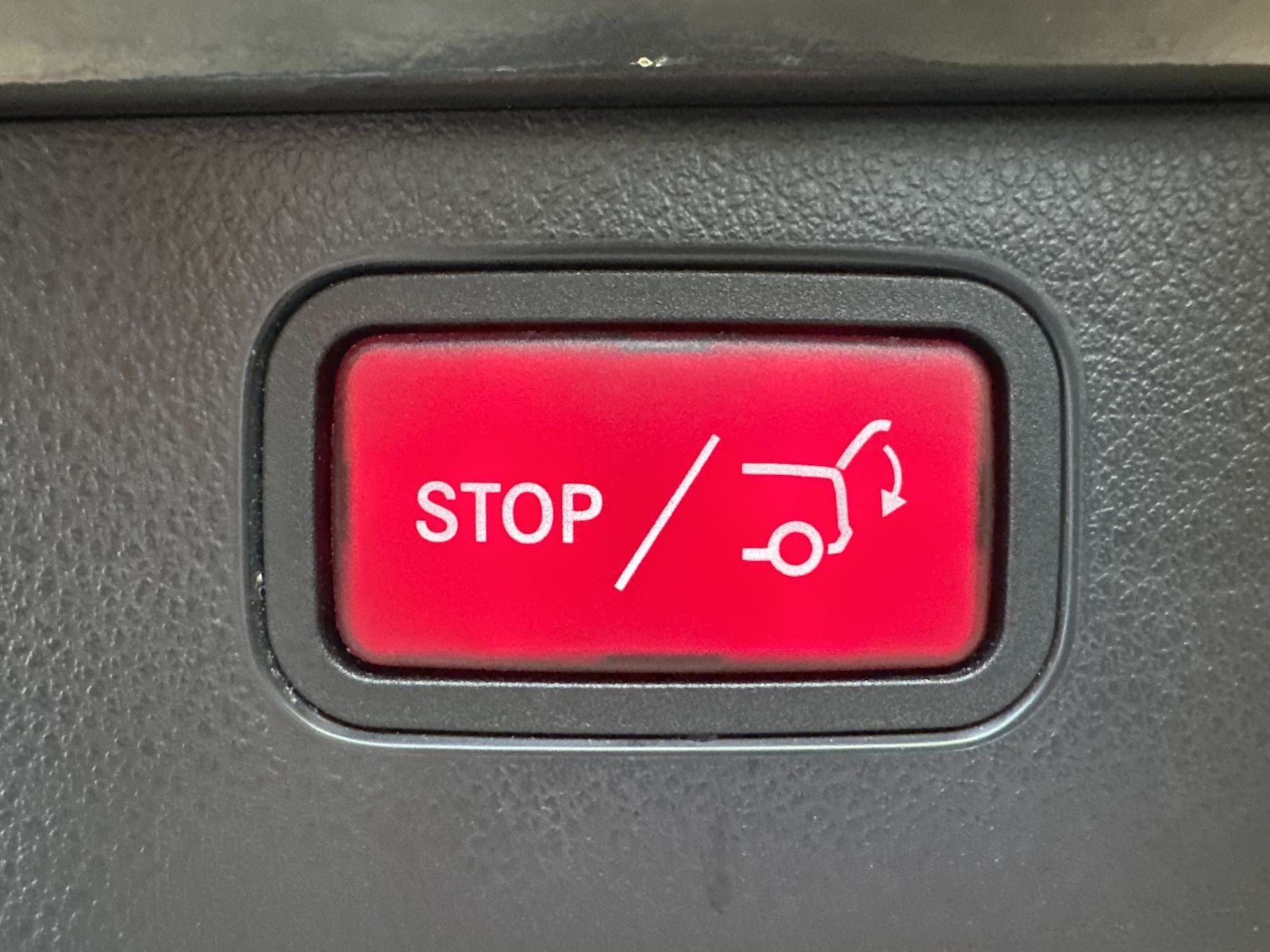 Fahrzeugabbildung Mercedes-Benz C 200d T Avantgarde Night-Paket NAV+LED+KAM+VC