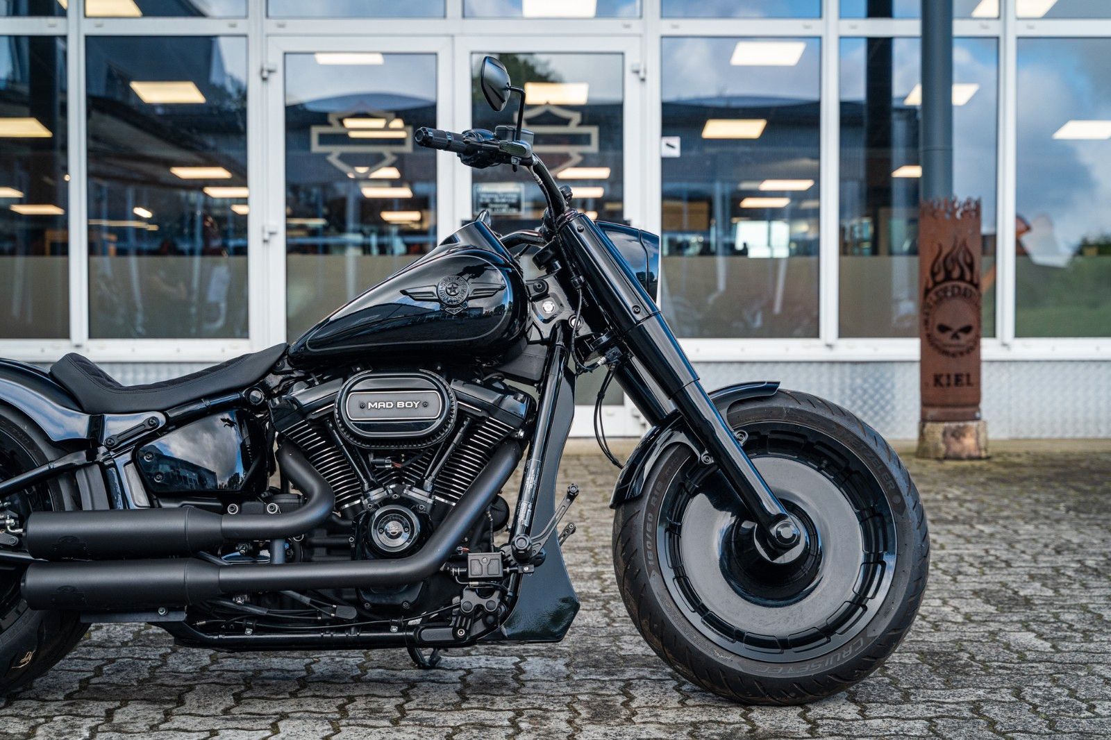 Fahrzeugabbildung Harley-Davidson FLFBS FAT BOY SOFTAIL 114 -JEKILL&HYDE- MAD BOY