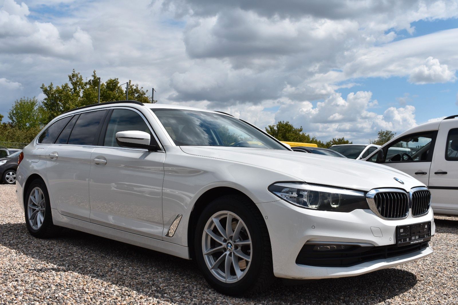 Fahrzeugabbildung BMW BMW 520d Touring Head Up/Anhänger/Driving Assist