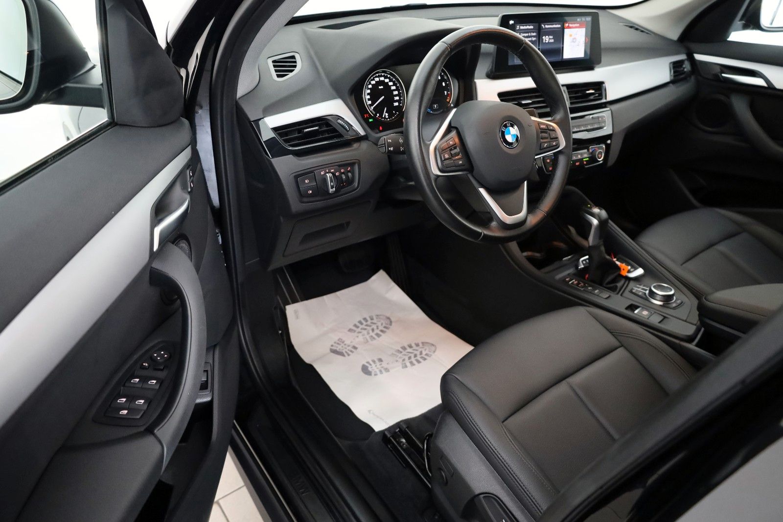 Fahrzeugabbildung BMW X1 xDrive 25e Advantage Leder,Navi,LED,Kamer,HUD